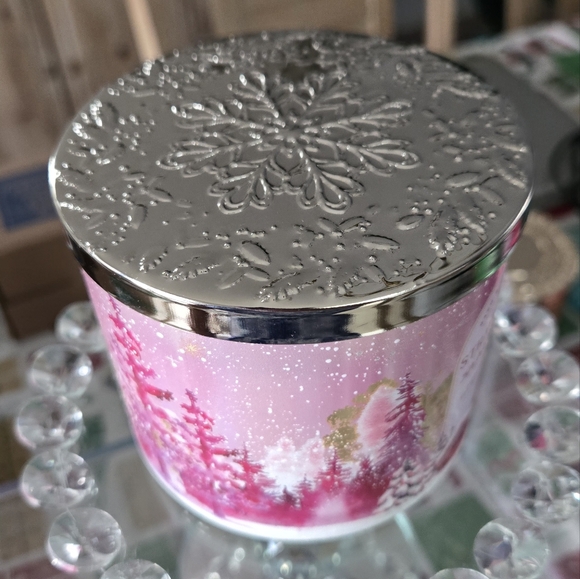 Strawberry Snowflakes Bath & Body Candle - Picture 6 of 9